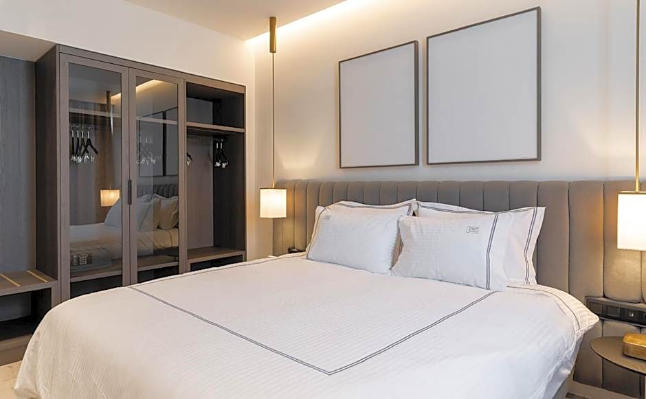 Zdjęcie 1 z 11 — Superior 1 King Bed Suite