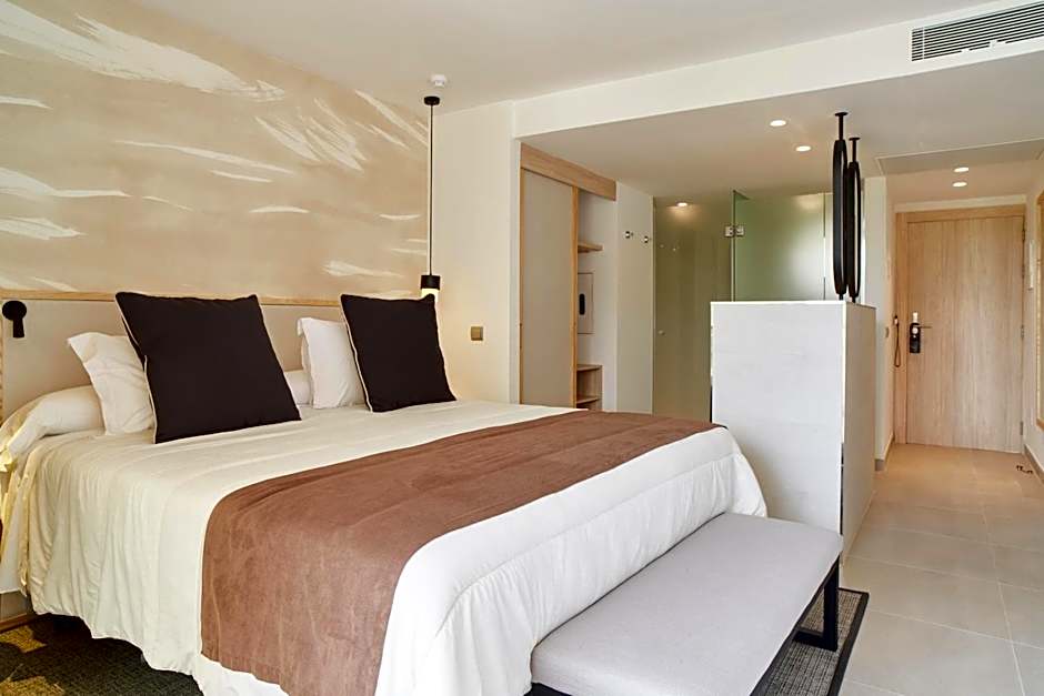 Invisa Hotel Club Cala Blanca