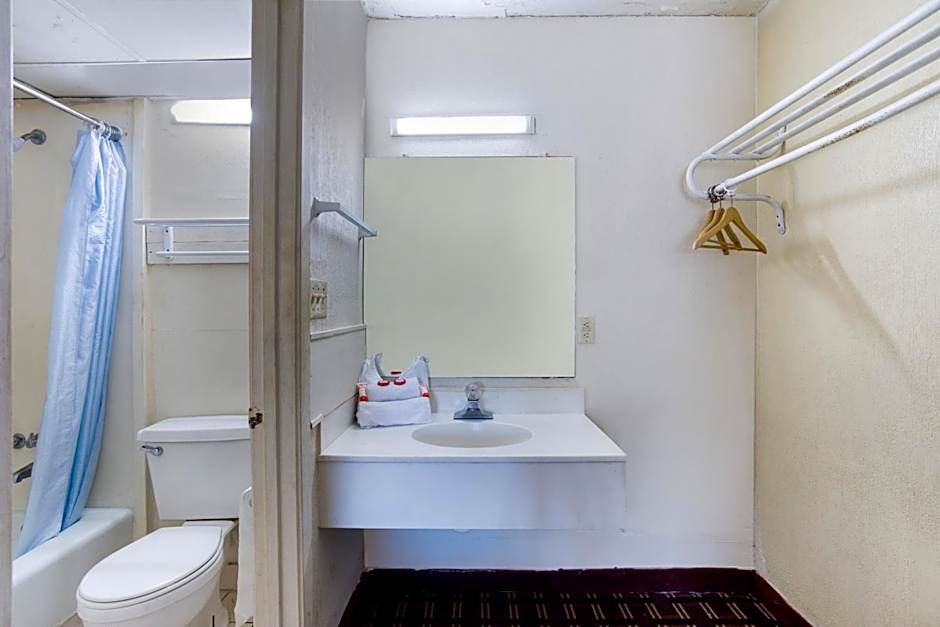 OYO Hotel Pensacola I-10 & Hwy 29