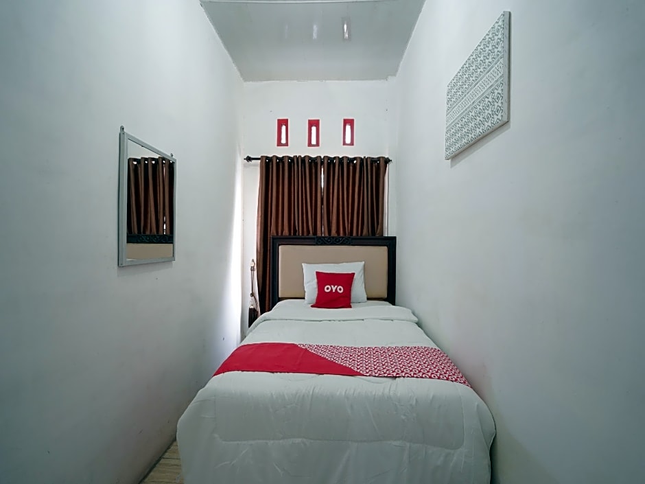 OYO 90645 Karisma Residence