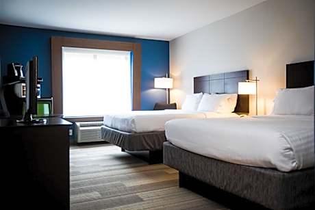 Queen Room with Two Queen Beds and Mountain View - Non-Smoking