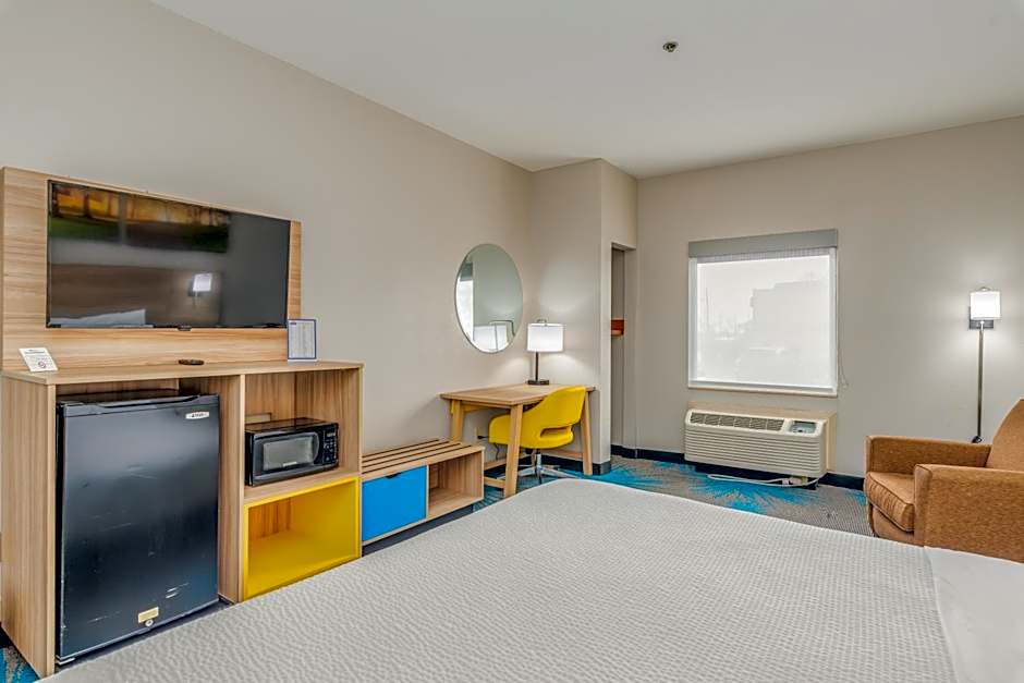 Days Inn & Suites by Wyndham Prattville-Montgomery