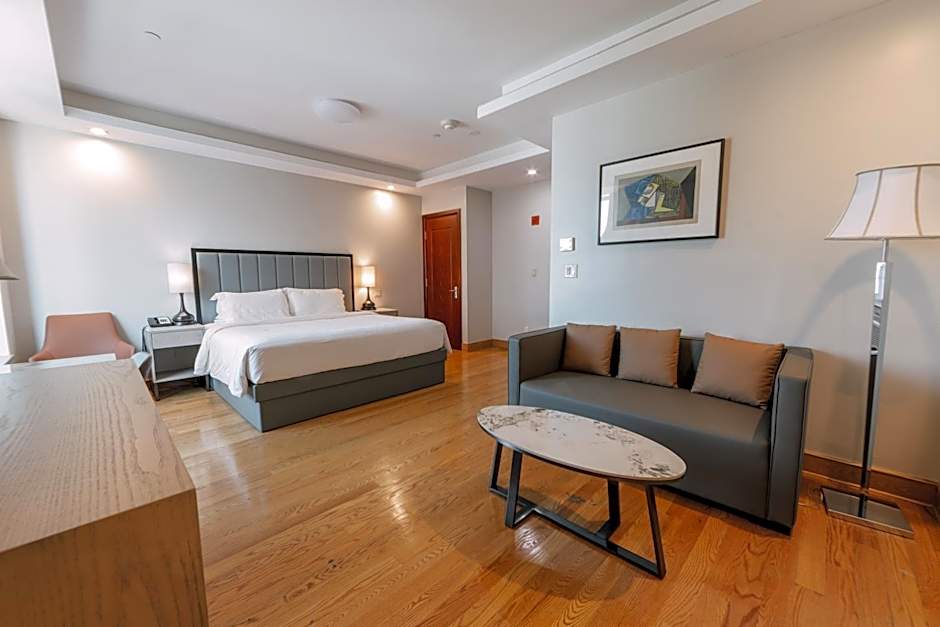 Asiatic Hotel Laguardia East