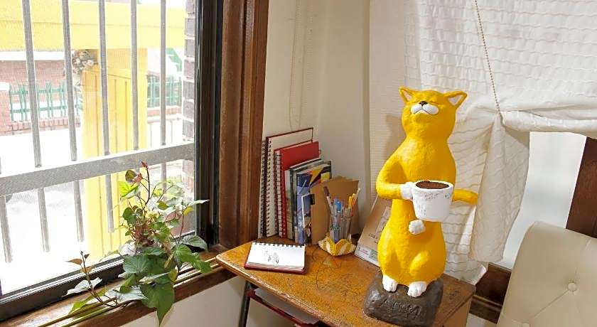 Aark House - Foreigners Only