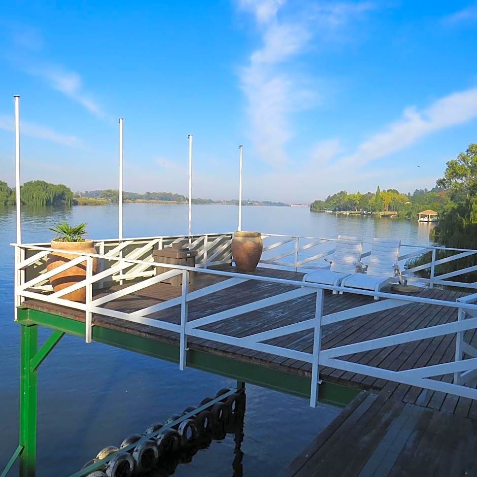 The Waterfront Country Lodge