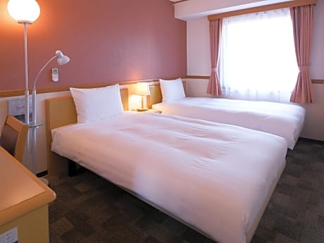 Twin Room - Non-Smoking