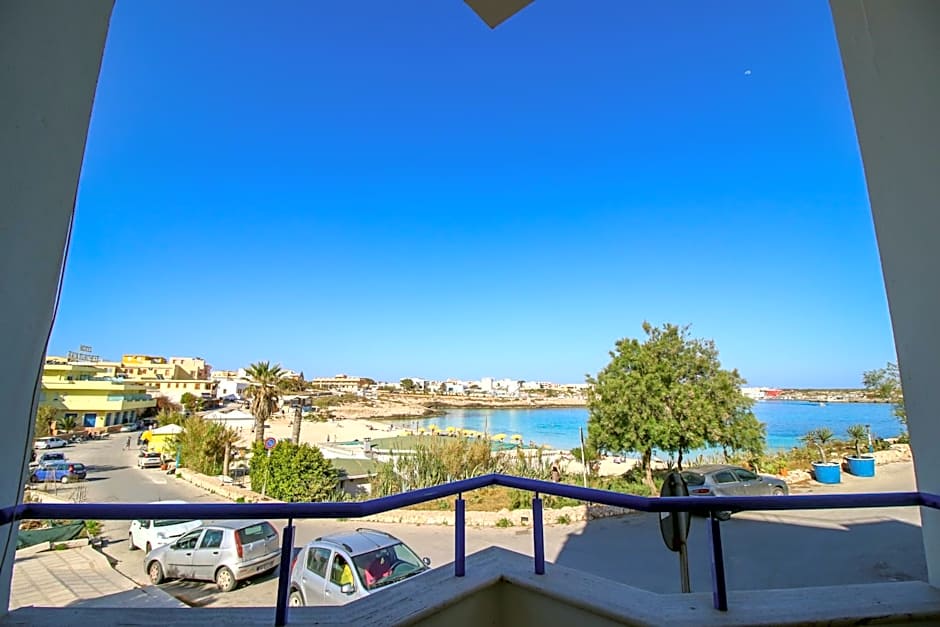 Hotel Il Faro Della Guitgia Tommasino