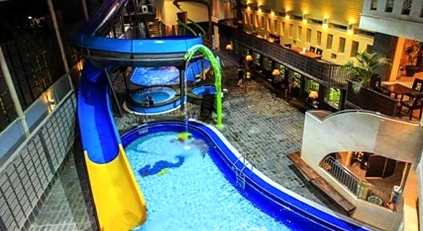 Crown Victoria Hotel Tulungagung