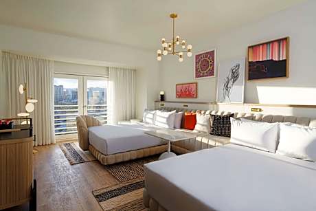 King Strip View Chamber Hearing Access