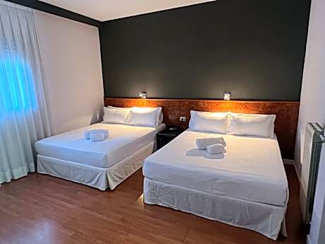 Triple Family Room (2 beds)