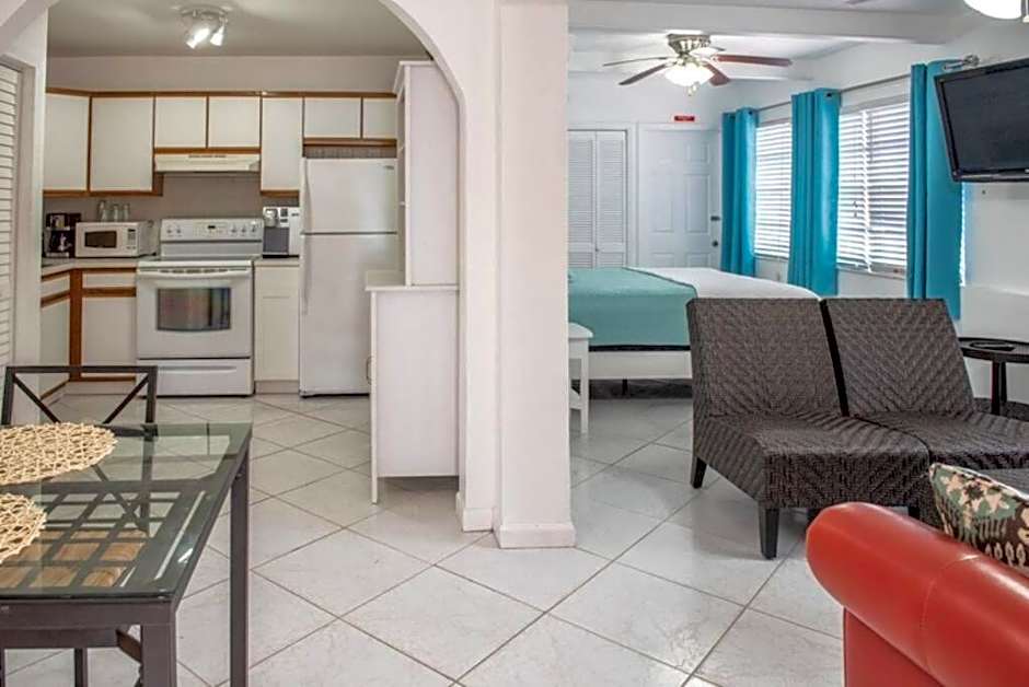 Aloha Apartments On the Intracoastal-Walk to the Beach