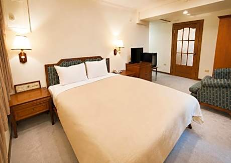 Deluxe King Suite