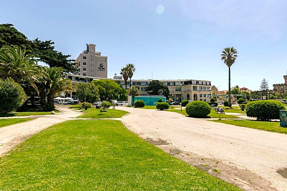 Rent4Rest Estoril Beachfront Apartments