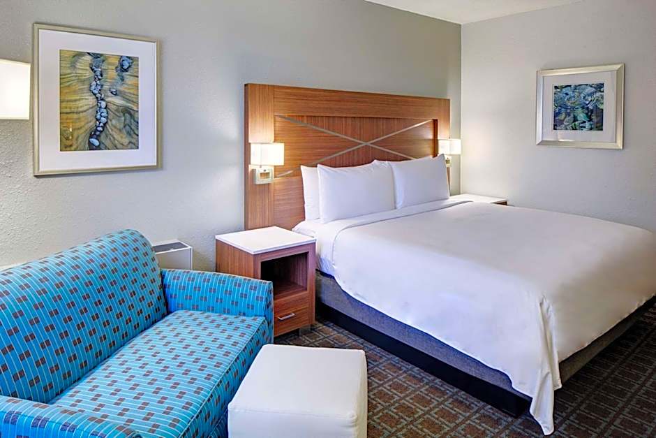 DoubleTree By Hilton Milwaukee Downtown