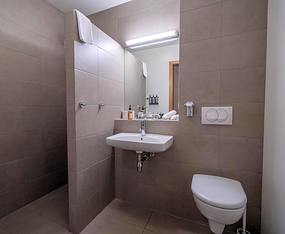 Gistihúsið - Lake Hotel Egilsstadir