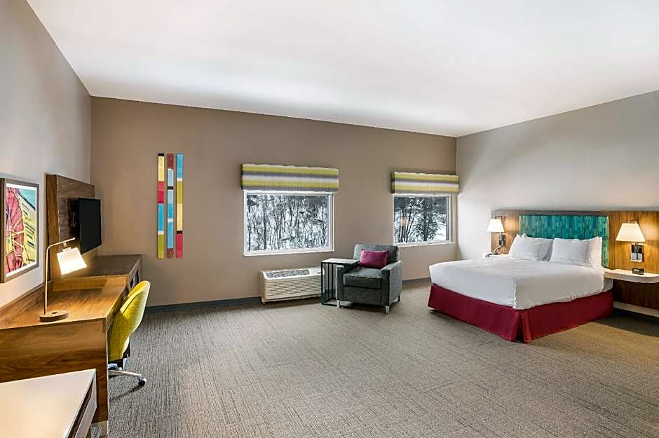 Photo 1 of 5 of Studio 1 Queen Bed, Hearing/Mobility Accessible, Bathtub