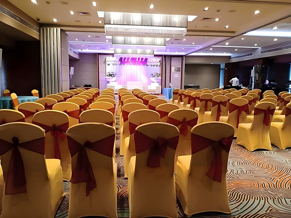 Royal Orchid Central Akota - Vadodara