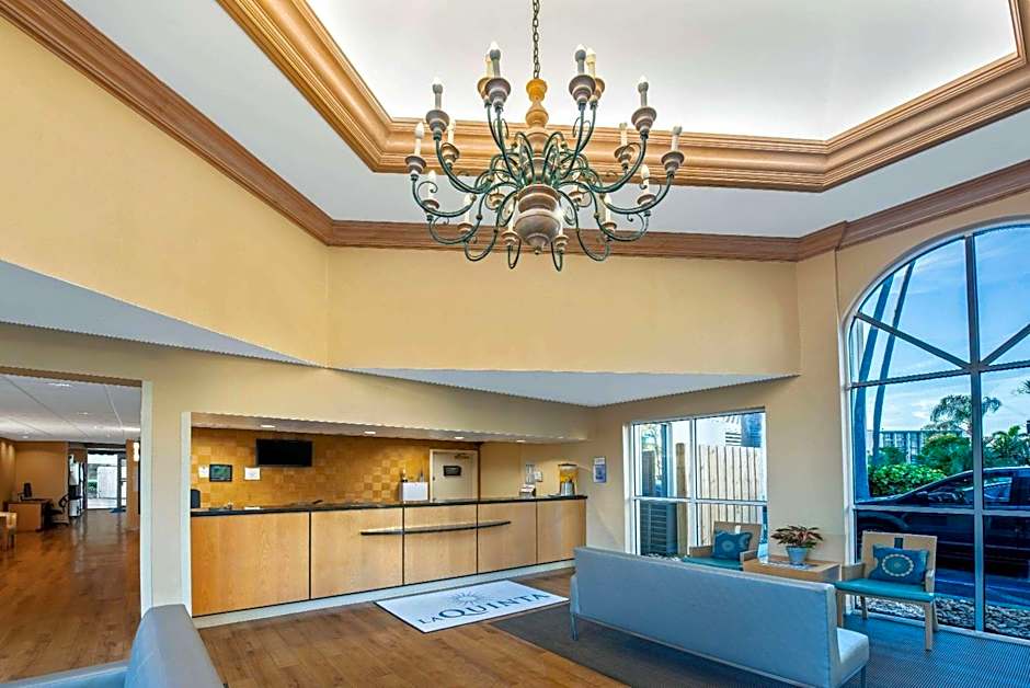 La Quinta Inn & Suites by Wyndham West Palm Beach Airport