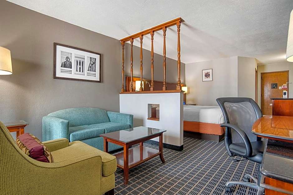 Photo 1 of 4 of 1 King Bed Suite
