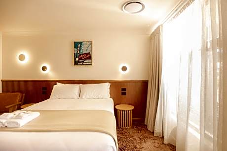 Queen Room - Mobility/Hearing Accessible - Non-Smoking