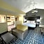 La Quinta Inn & Suites by Wyndham Indianapolis Airport Lynhurst