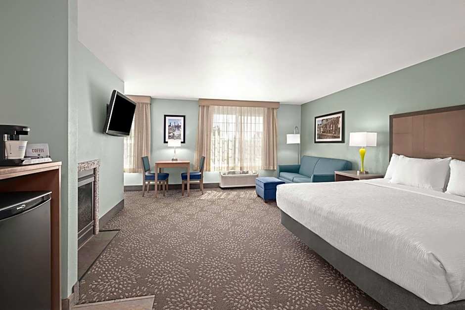 La Quinta Inn & Suites by Wyndham Newport