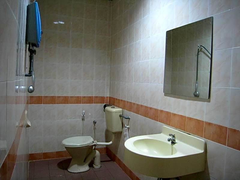 Hotel Centrepoint (Self Check In After 5PM)