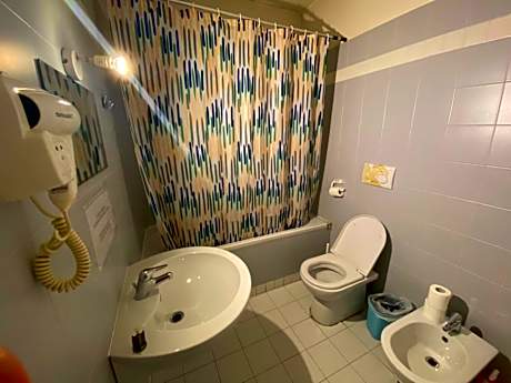 Basic Triple Room with Shared Bathroom