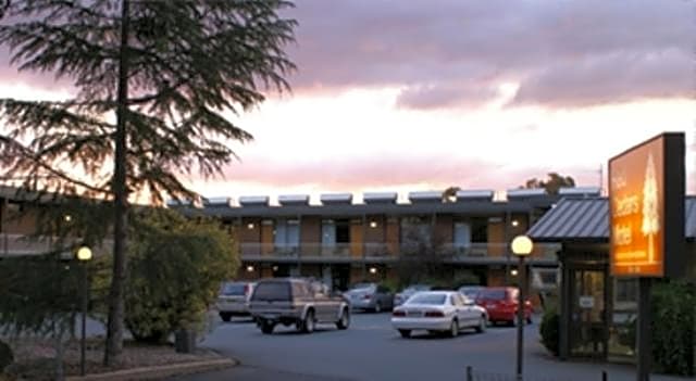 Red Cedars Motel