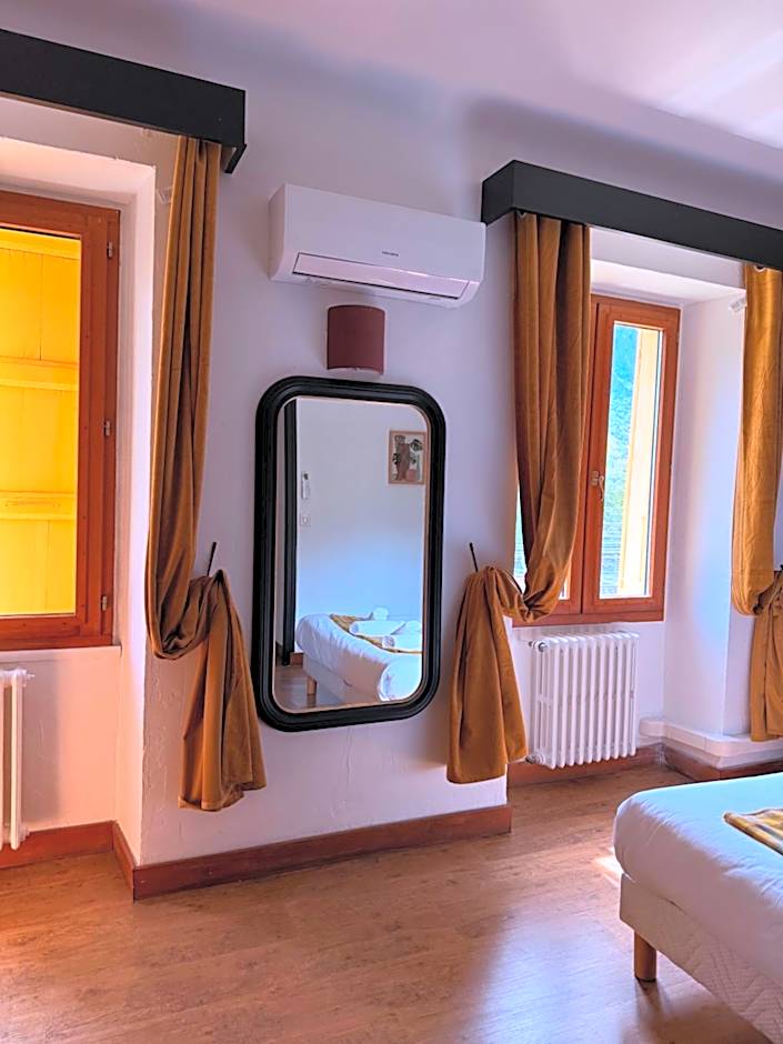 Savoy Hotel & Restaurant