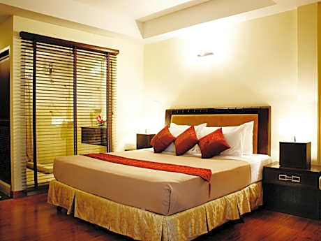 Junior Deluxe Double Room