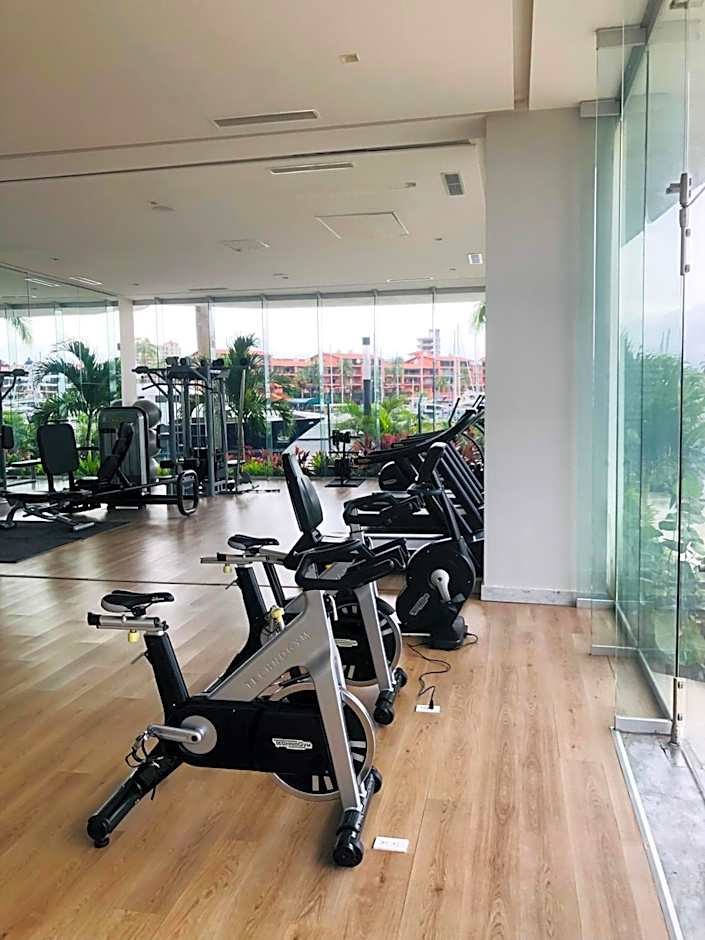 Luxurious Oceanfront condo with Unmatched Panoramic Views