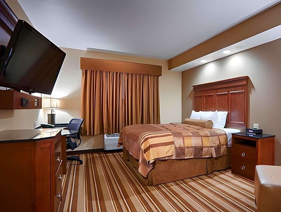 Best Western Plus KC Speedway Inn & Suites