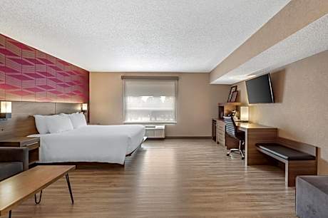 King Room with Sofa Bed and Walk-In Shower - Non-Smoking