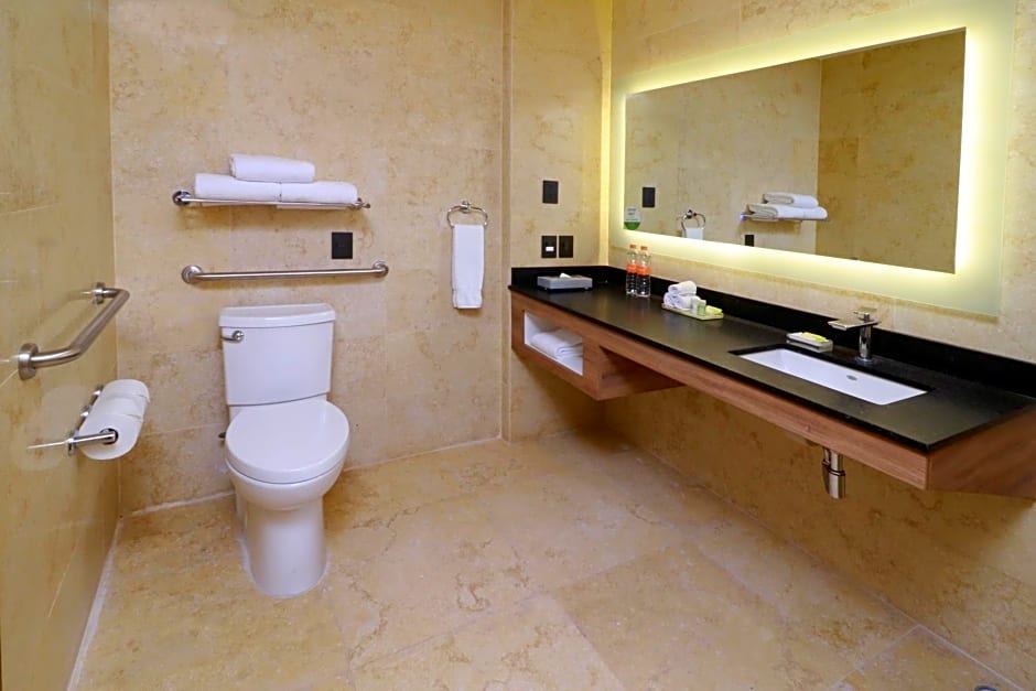 Holiday Inn & Suites Puerto Vallarta Marina & Golf By IHG
