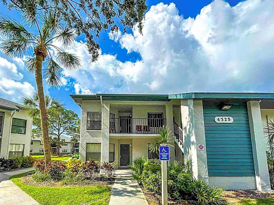 Spacious Shorewalk 2B-2B Condo near Anna Maria Island, Beaches & IMG Academy