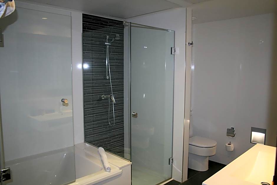 täCH Madrid Airport