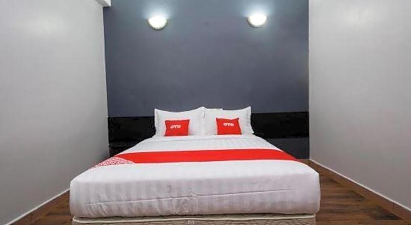 OYO 90324 Muar Station Hotel