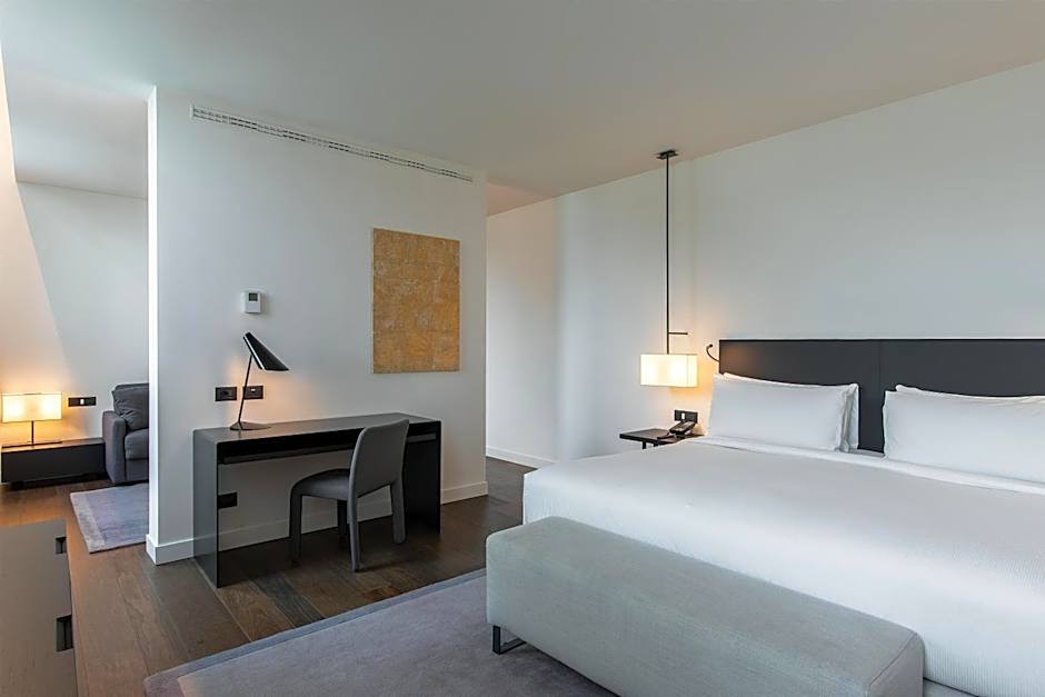 Hilton Lake Como