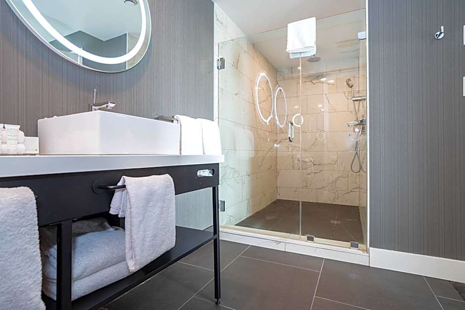 Sandman Signature Calgary Airport Hotel
