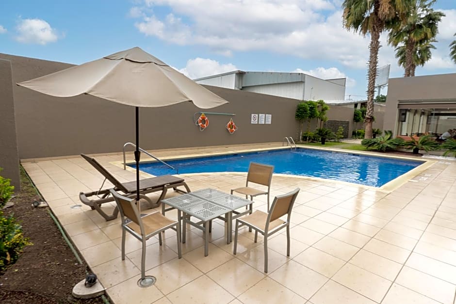 Holiday Inn Express & Suites Guadalajara Aeropuerto By IHG