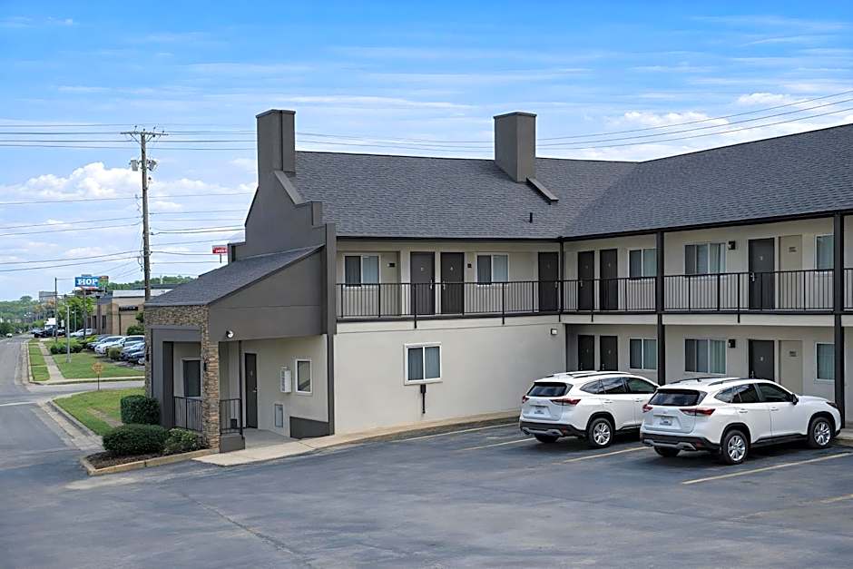 Quarters Inn & Suites