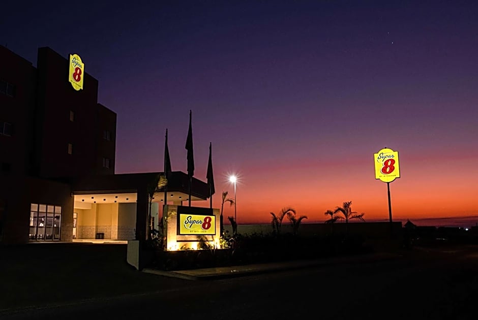 Super 8 by Wyndham Manzanillo