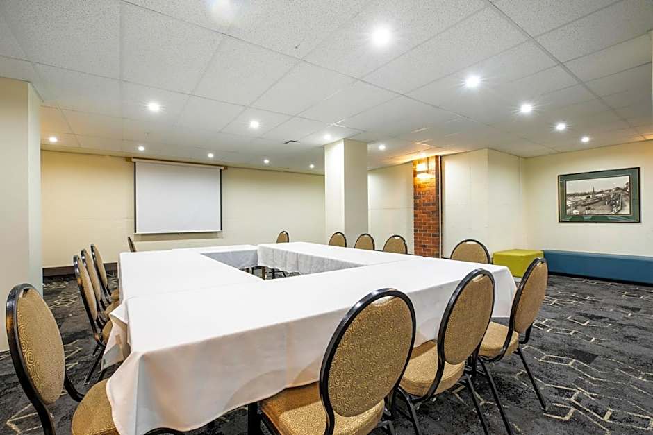 Gateway Hotel by Nightcap Plus