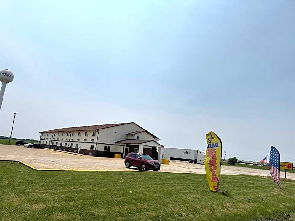 Super 8 by Wyndham Mendota I-39