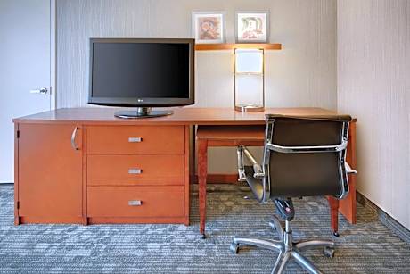 Suite, 1 Bedroom, Courtyard View (1 King Bed and 1 Double Sofa Bed)