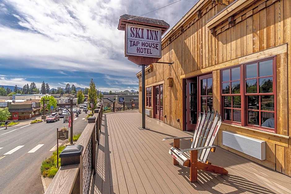 Ski Inn Taphouse Hotel
