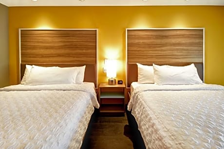 2 Queen Mobility Accessible W/Roll In Shower