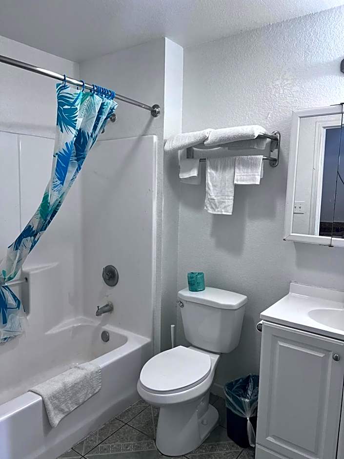 OYO Garden Inn and Suites Pearsall I-35 East