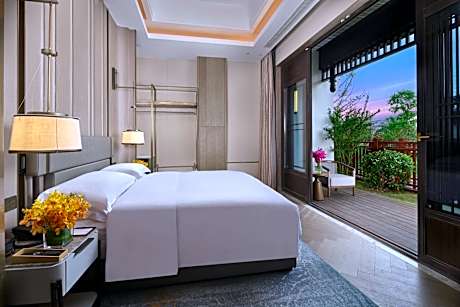 One-Bedroom King Villa with Garden View